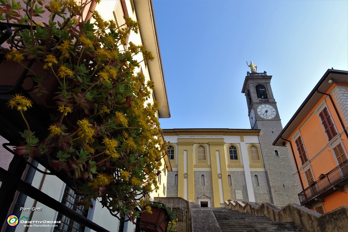 01 Partenza da Zogno, poco sopra la Chiesa parr. di San Lorenzo (345 m).JPG